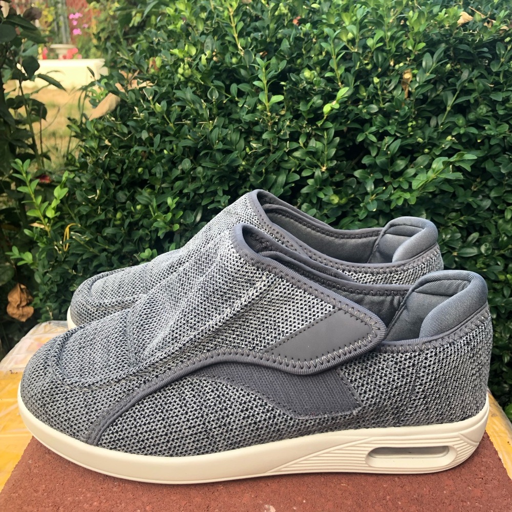 Tomnuk Diabetic Men's Grey Knit Slip-On Sneakers Size 44/11US